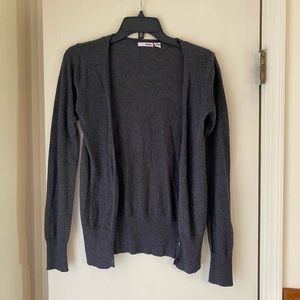 Cute gray cardigan!